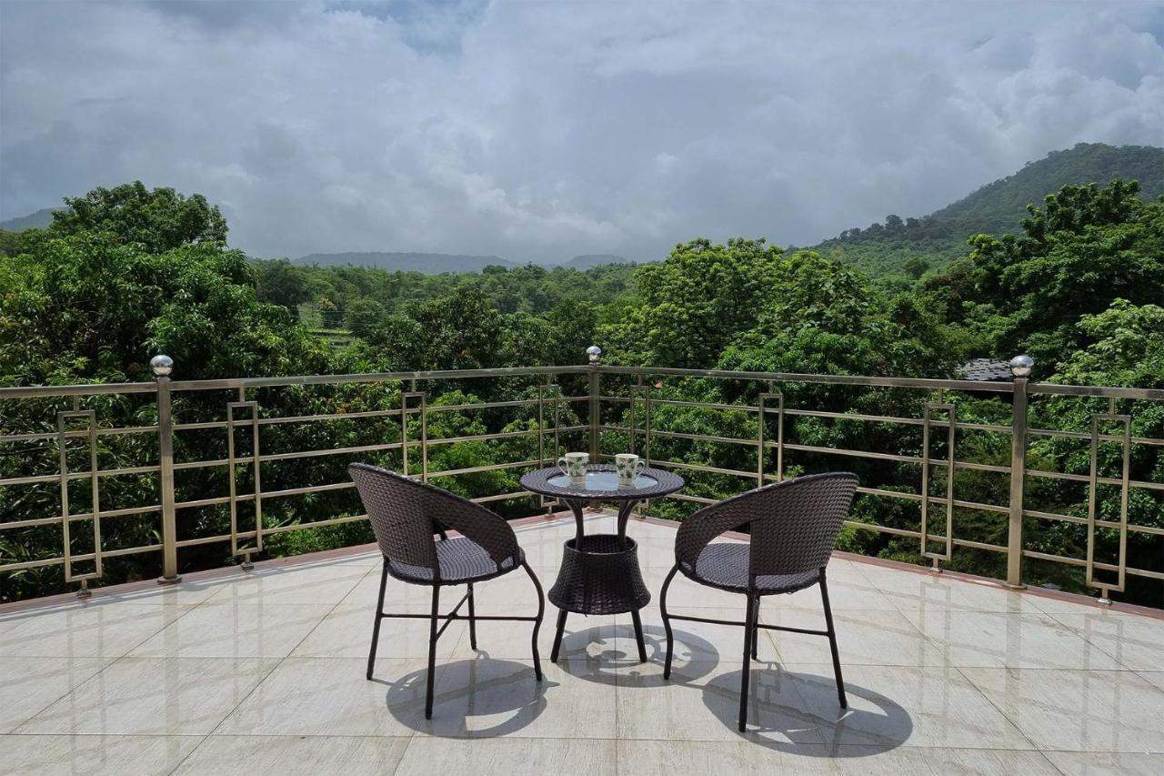 Aqua & Sage By Stayvista - Riverside Villa With Pool & Terrace Karjat Zewnętrze zdjęcie