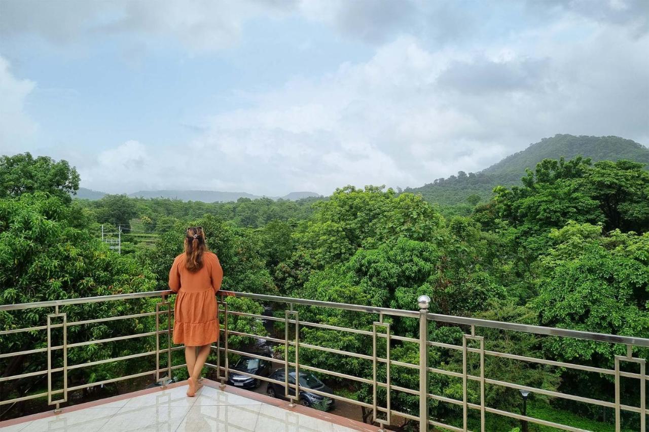 Aqua & Sage By Stayvista - Riverside Villa With Pool & Terrace Karjat Zewnętrze zdjęcie